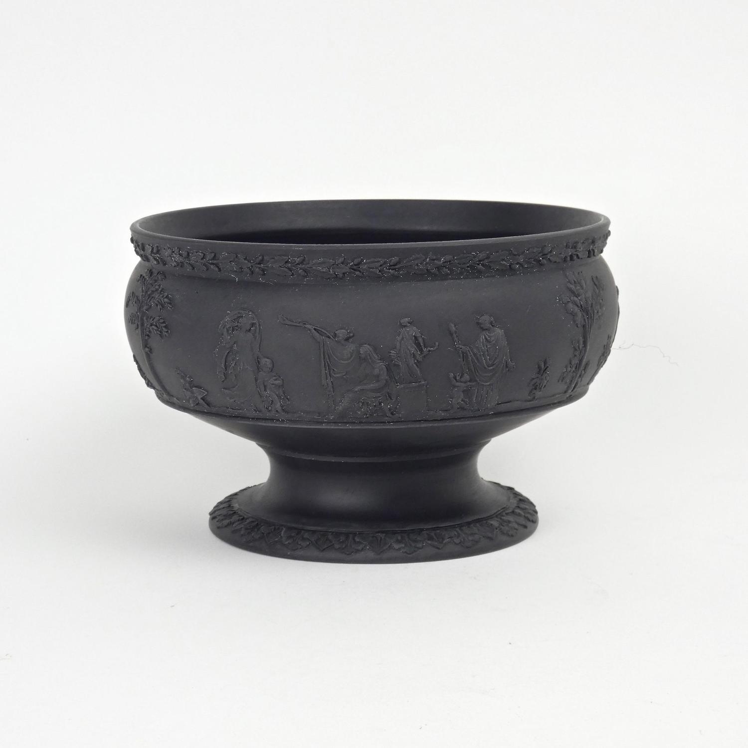 Basalt pedestal bowl