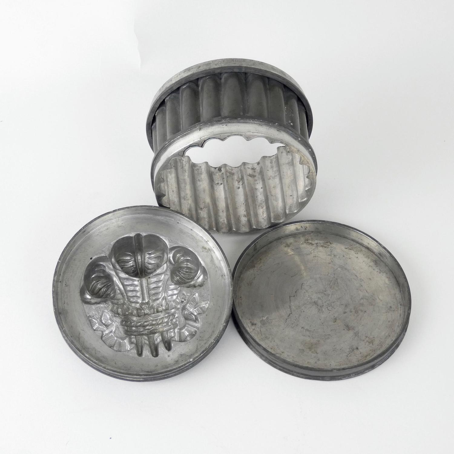Prince of Wales feathers mould