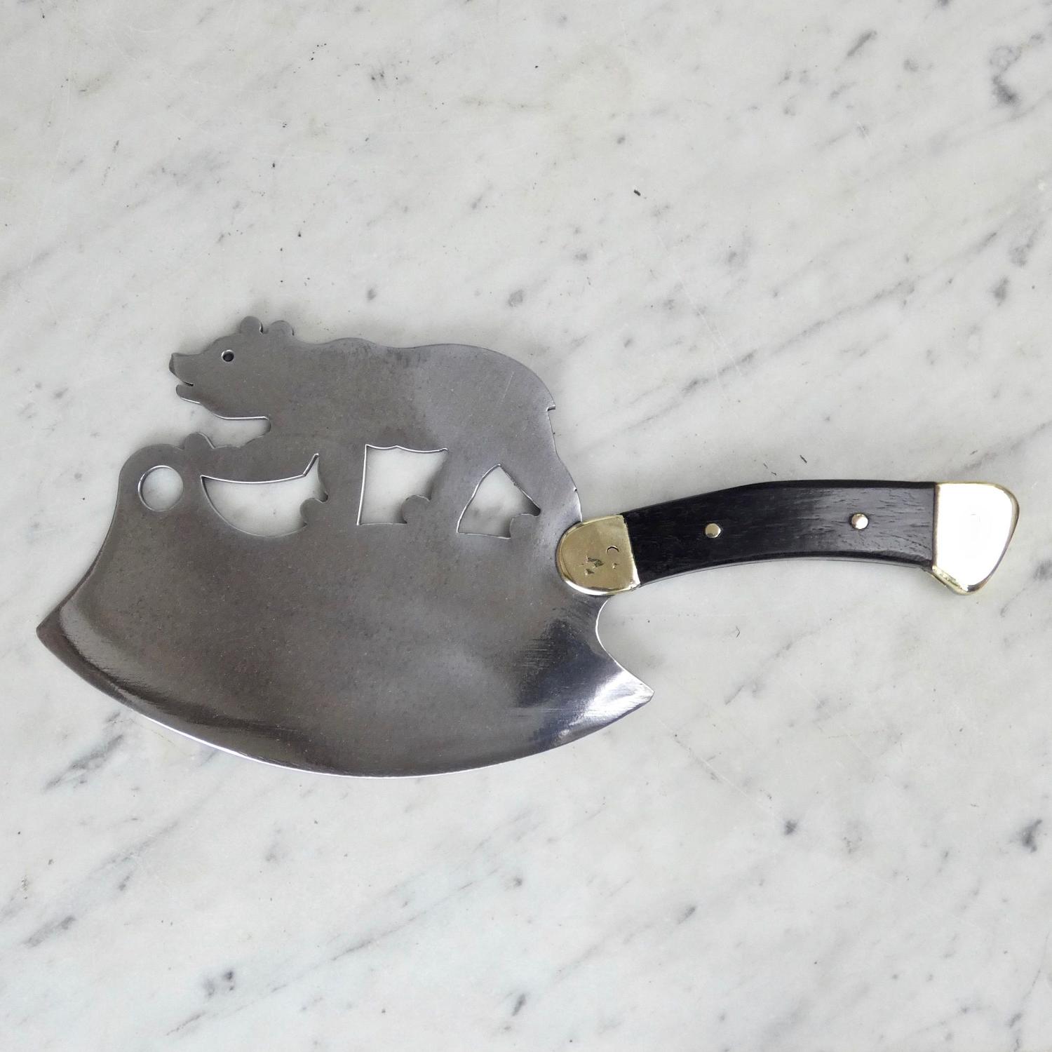 Ice cleaver in the shape of a bear
