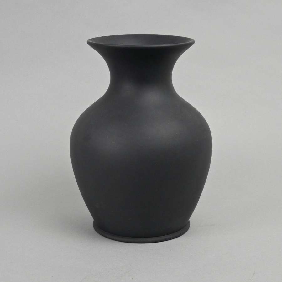 Wedgwood, plain basalt vase