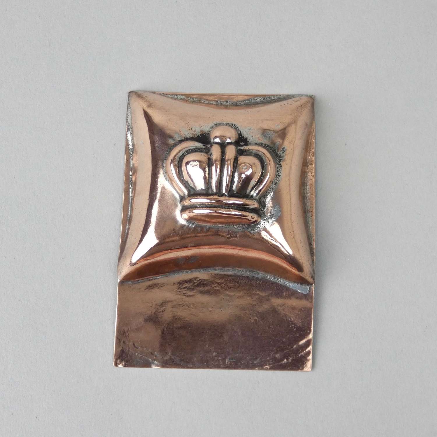 Miniature crown mould