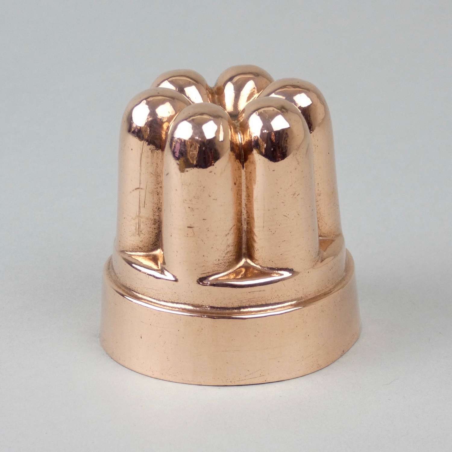 Miniature, fluted, copper mould