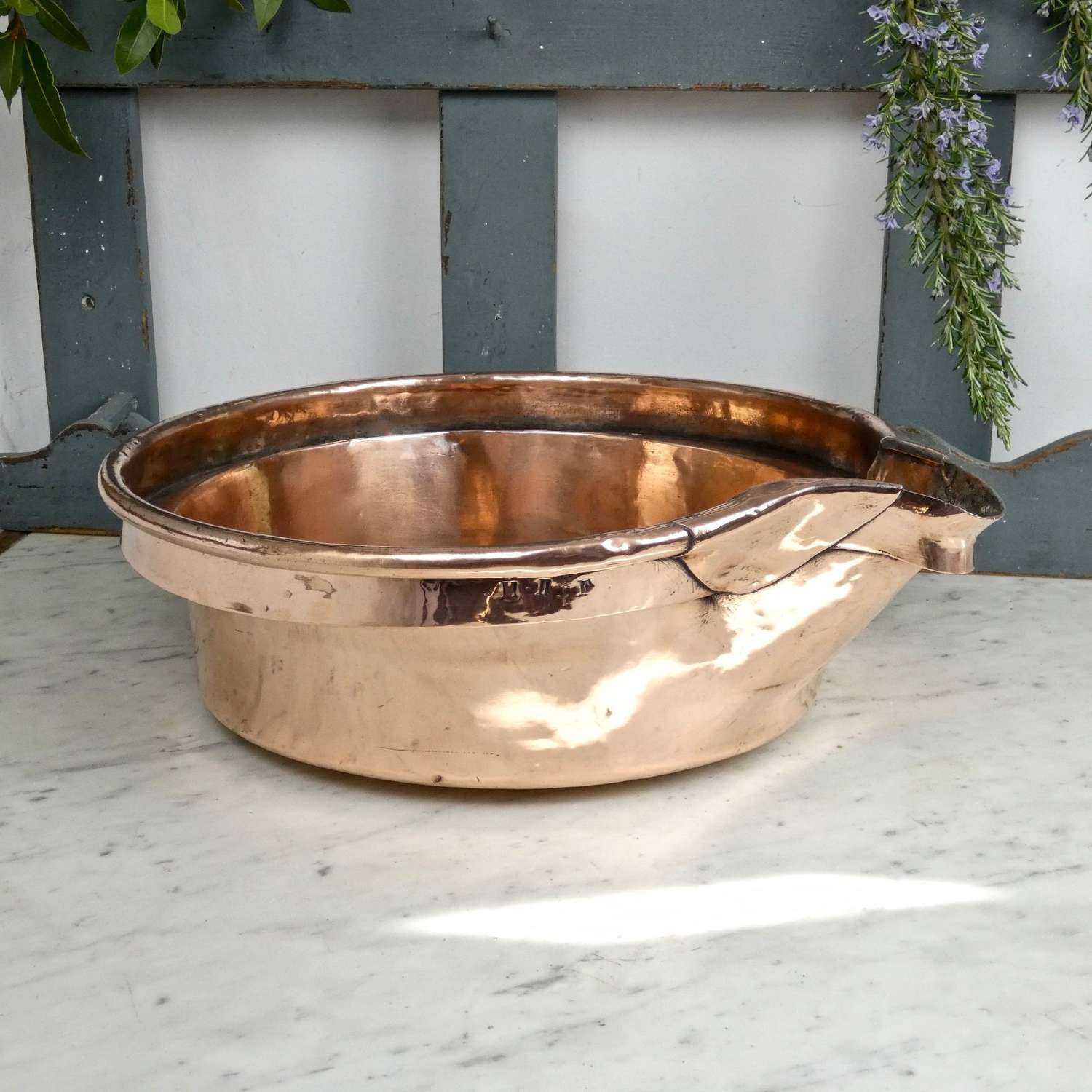 Copper, champagne settling pan
