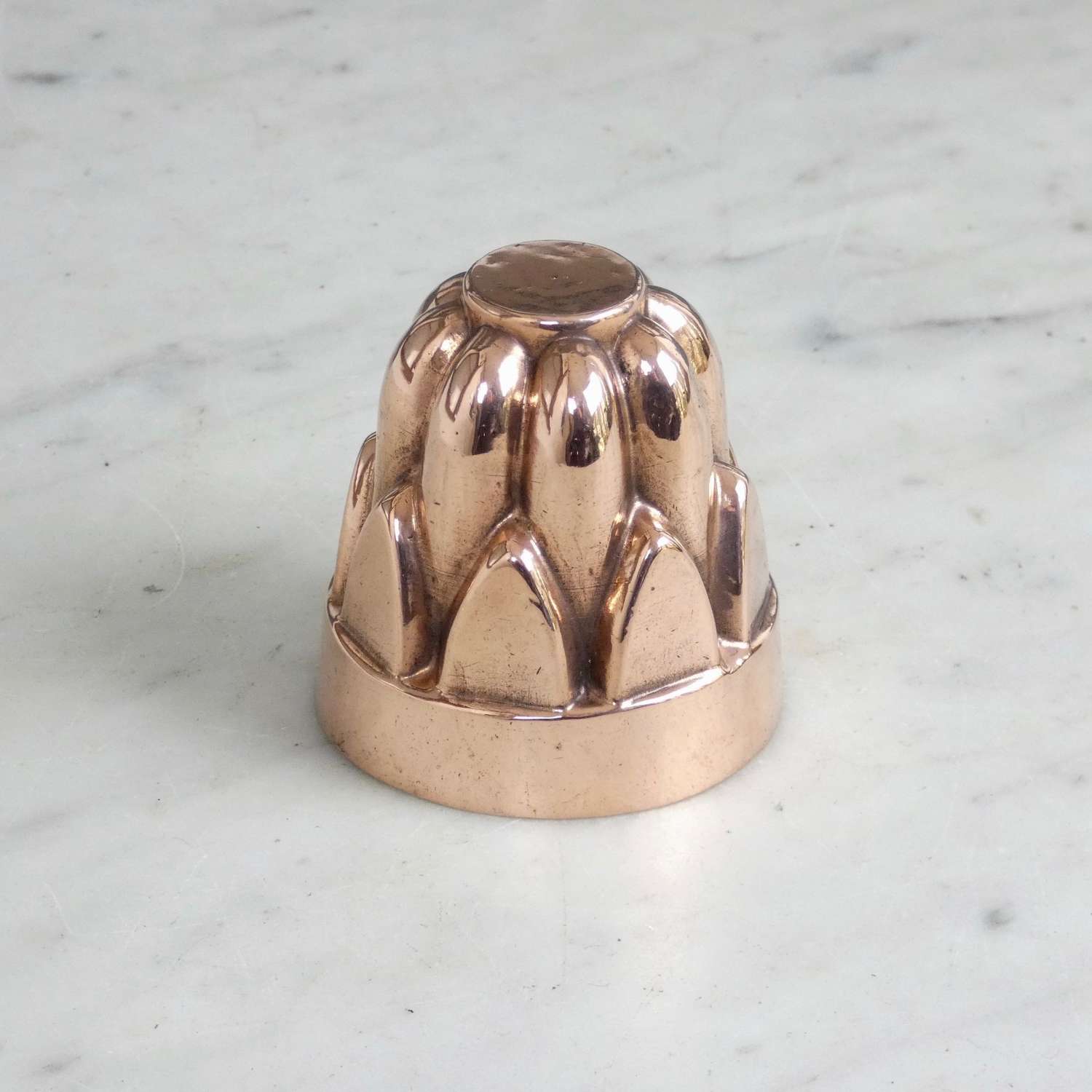 Miniature copper mould with stiff leaves