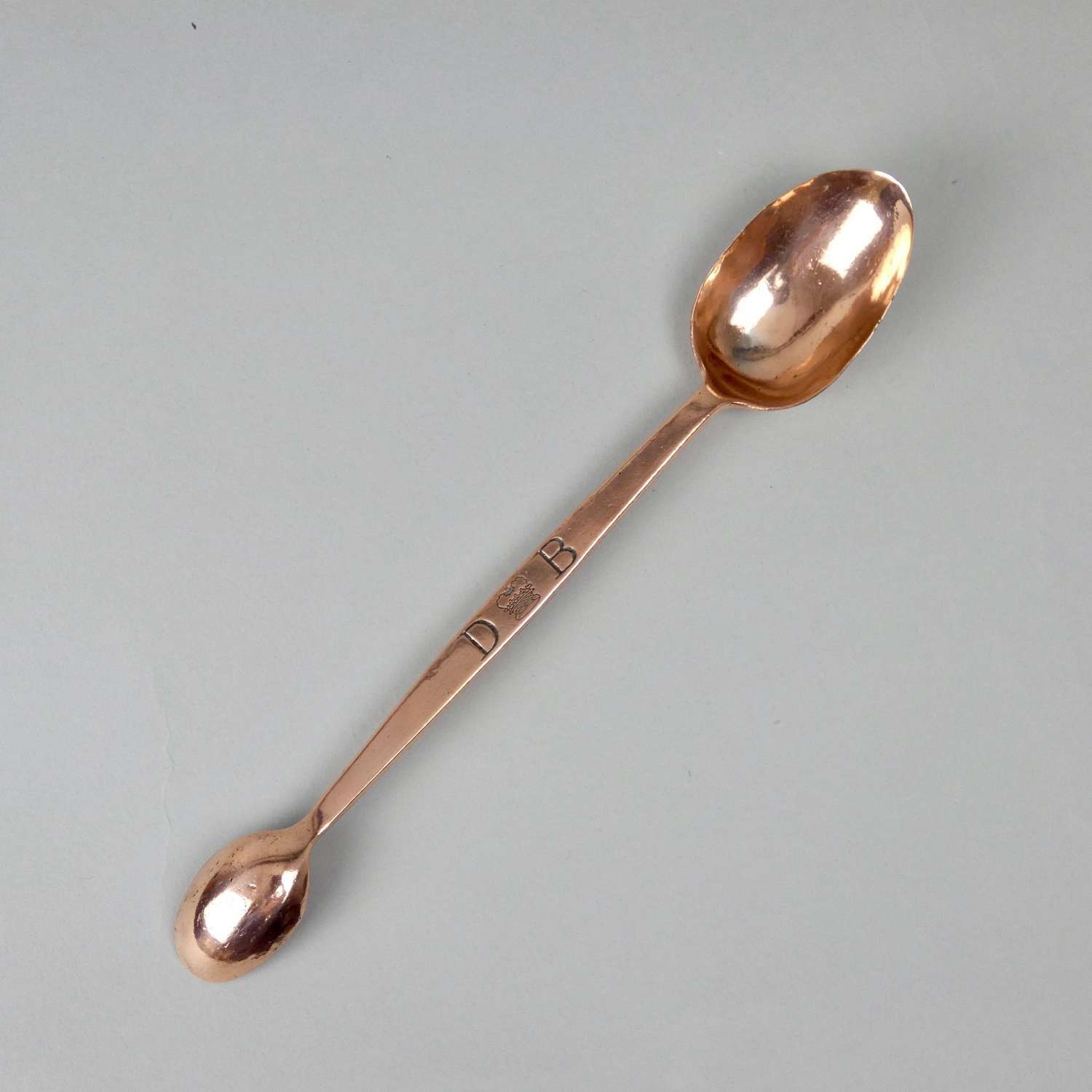 Double ended measuring spoon