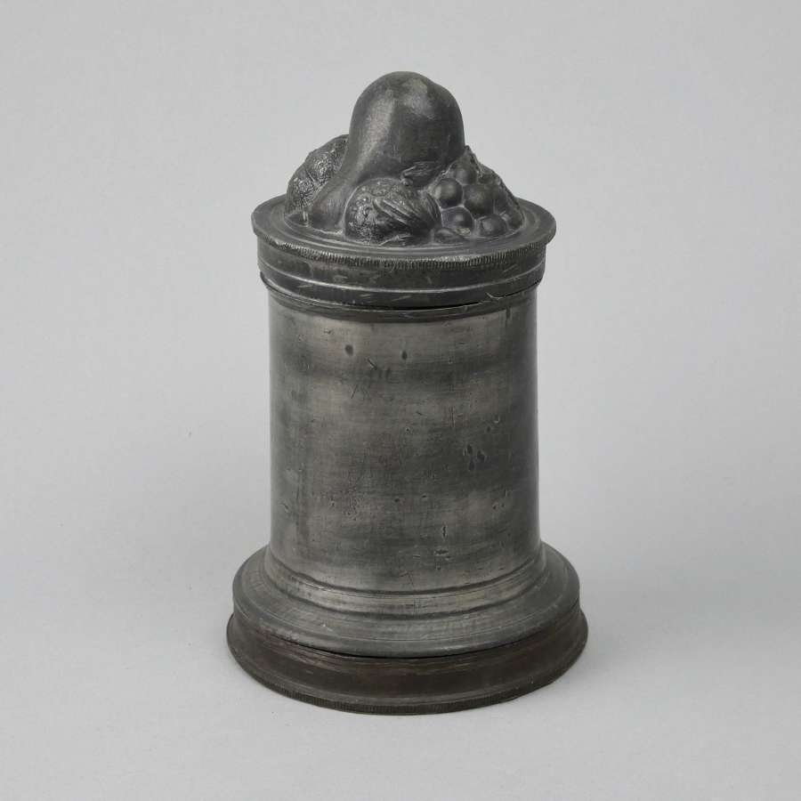 Pewter banquet mould with fruits