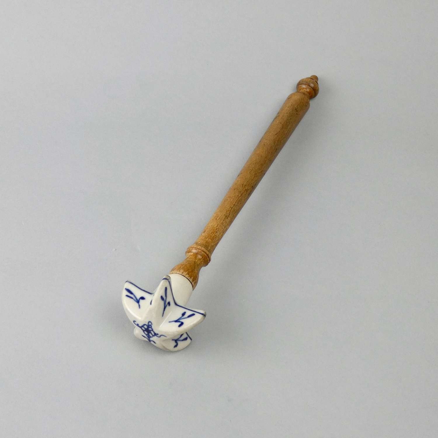 Porcelain chocolate whisk