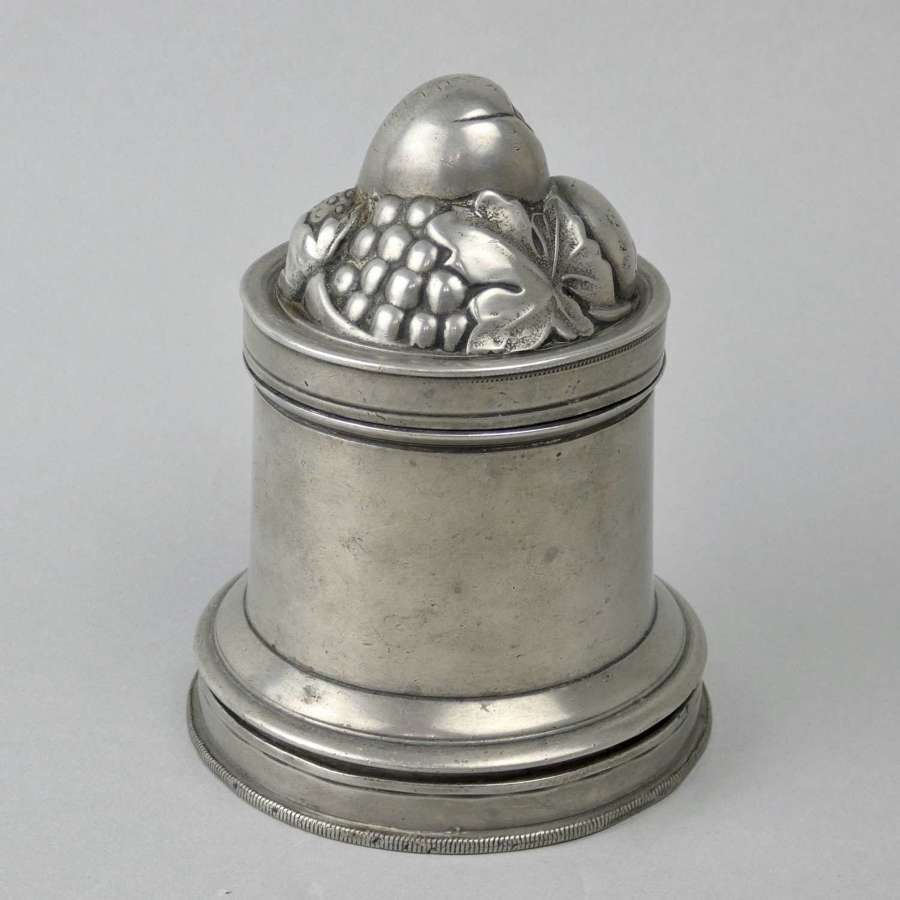 Pewter 1 1/2 pint banquet mould
