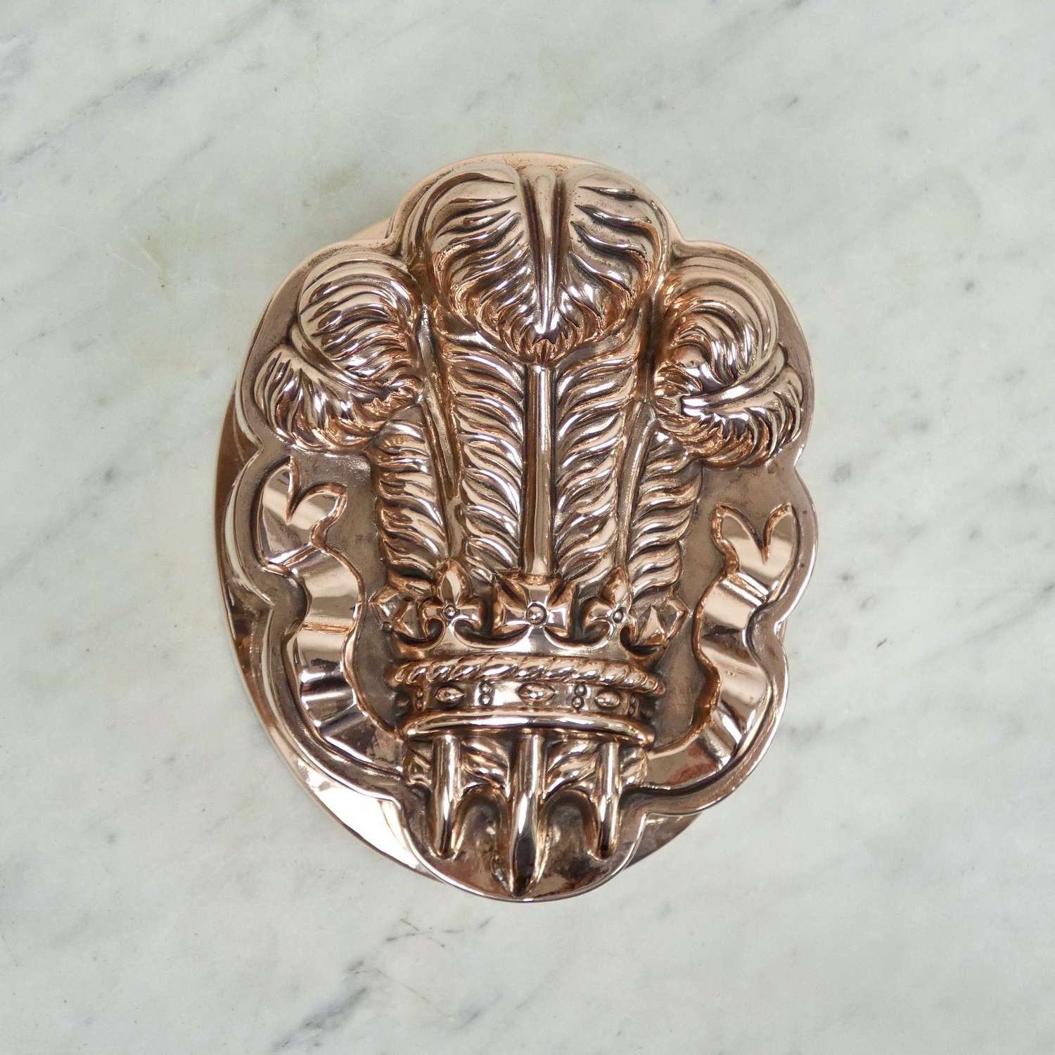 Oval, Prince of Wales Feathers Mould