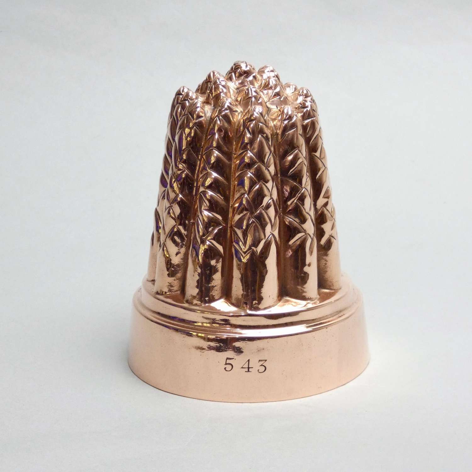 Copper mould in the form of a bunch of asparagus