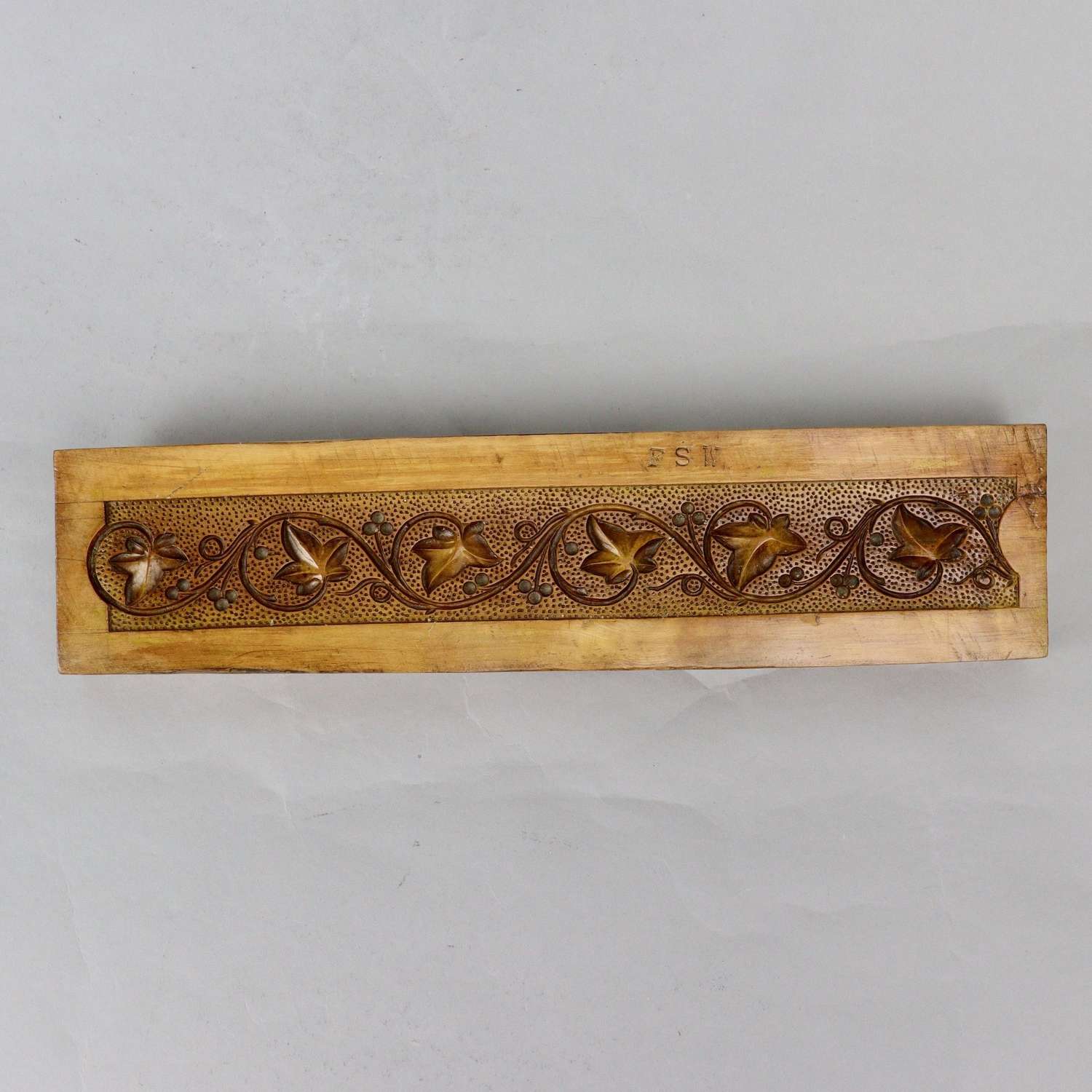 Boxwood mould carved with ivy border