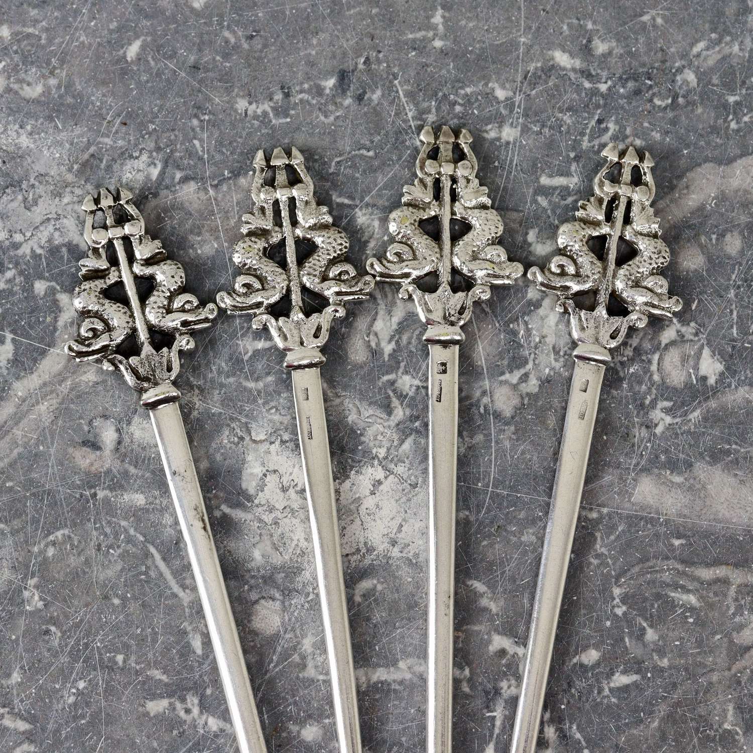 Set of 4 Classical Hatelet