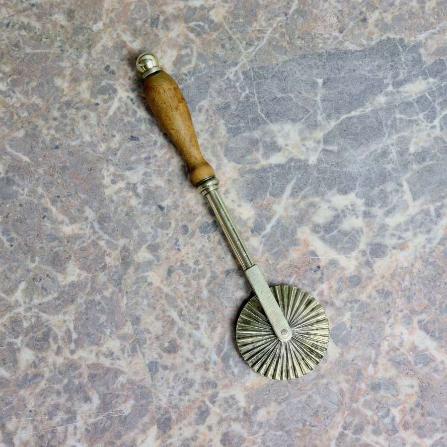 Pastry Tool with Fine Cast Wheel