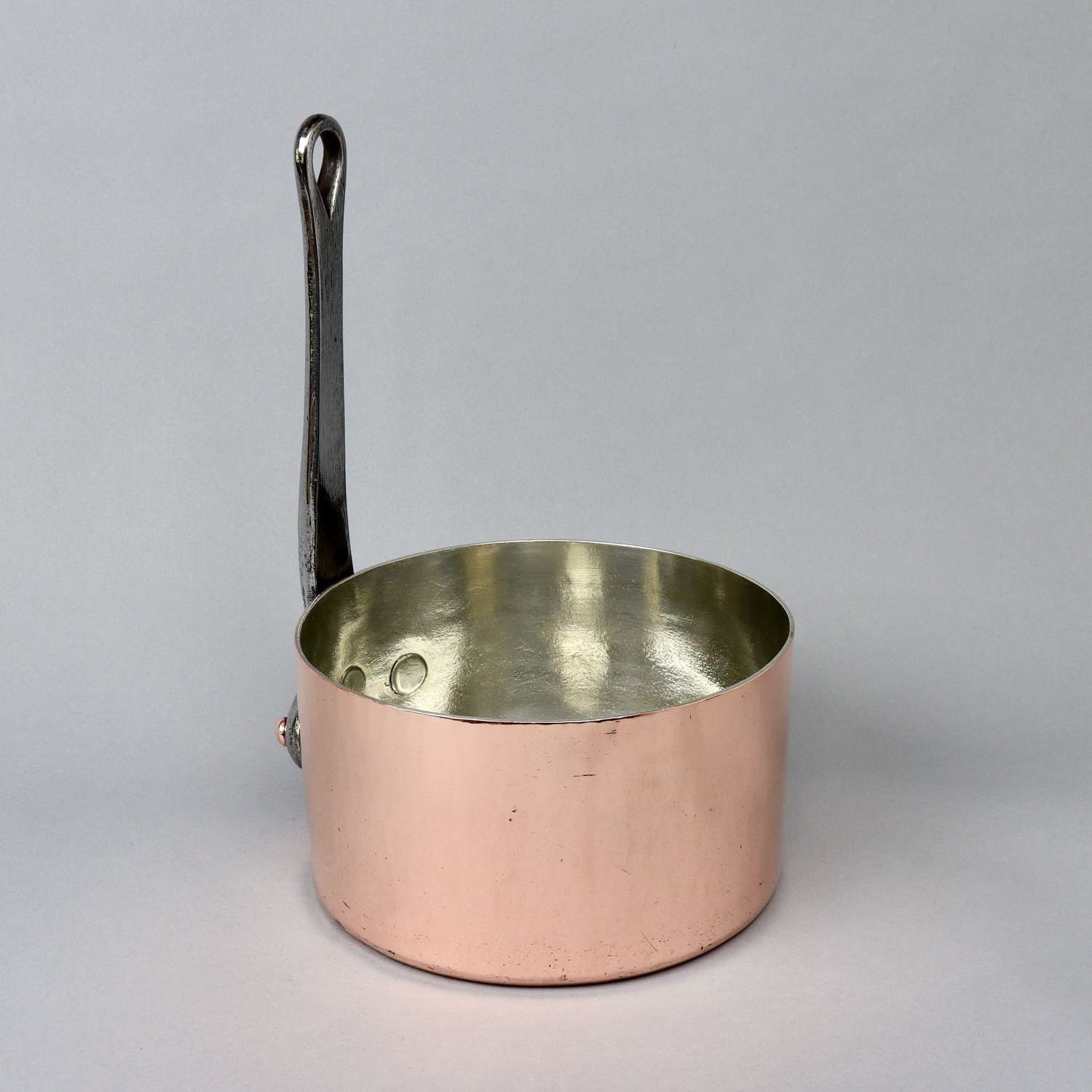 Unusual Pan with Vertical Handle